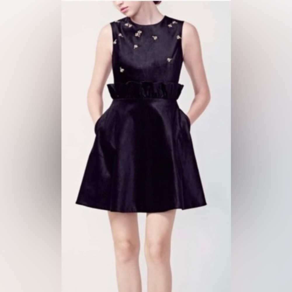 ✨⚡️💥 Ted Baker - Black Velvet Fit & Flare Dress W/ Beaded Bee Embellishment
